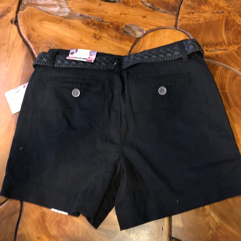 Shorts - Picture 2 of 3